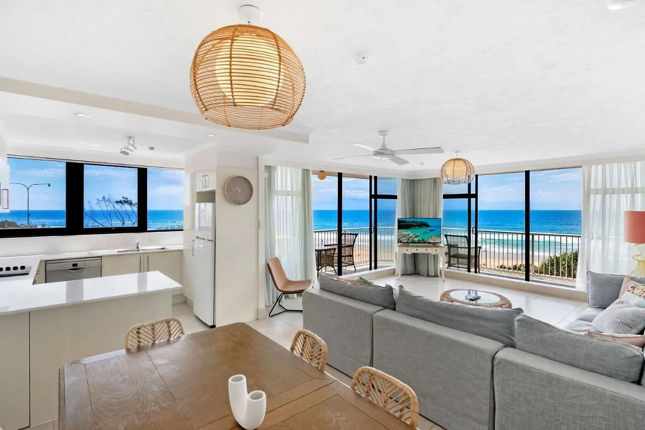 Beachfront Escape In Surfers Paradise - Coasthm Gold Coast Apartamento