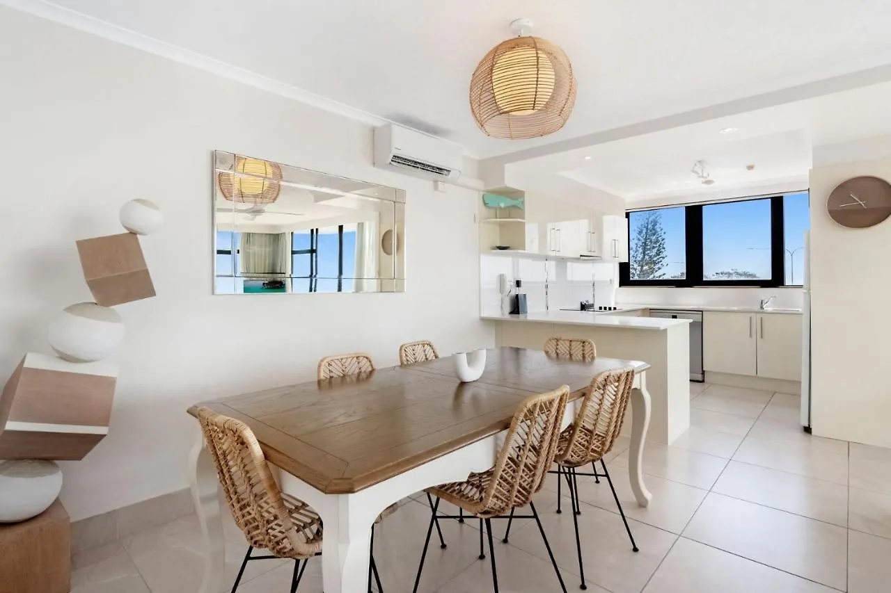 Apartment Beachfront Escape In Surfers Paradise - Coasthm Gold Coast Australia