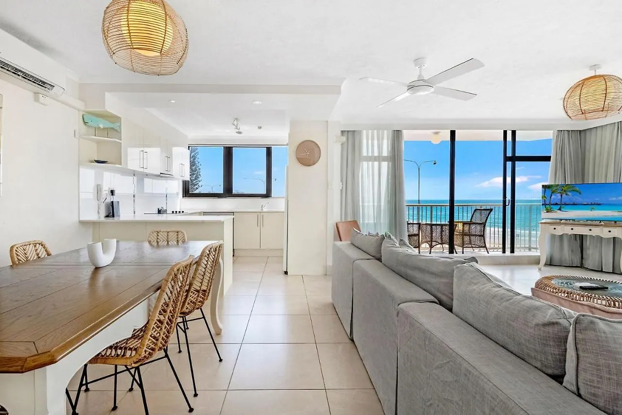 Apartment Beachfront Escape In Surfers Paradise - Coasthm Gold Coast