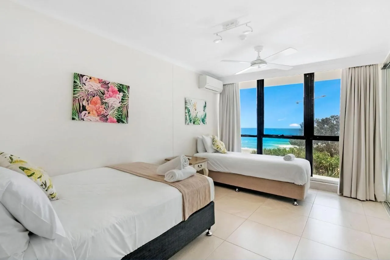 Beachfront Escape In Surfers Paradise - Coasthm Gold Coast Apartment